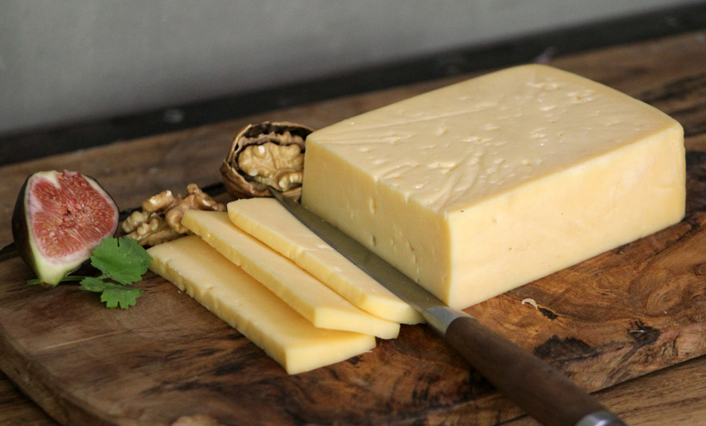 Queso Mantecoso Trozado Caja 12 Kilos con 24 Unidades de 500gr